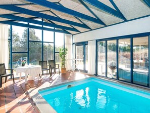 Casa | Piscina | Una piscina cubierta, una piscina al aire libre