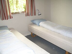 House | 2 bedrooms, cribs/infant beds