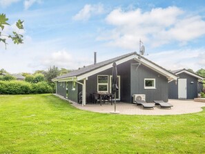 A single-story house with a covered patio, a barbecue area, and a satellite dish. - 4 Star Holiday Home in Oksbol (Oksbol)
