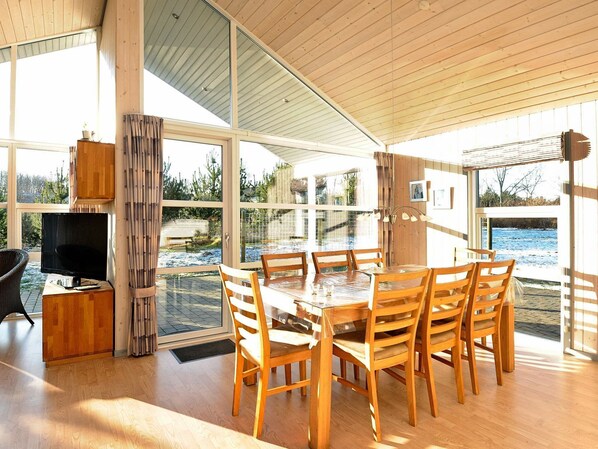 Dining - Delighful Holiday Home in Oksbøl With Sauna (Oksbol)