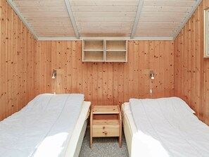 3 bedrooms, cribs/infant beds