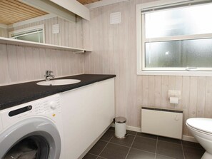 4 bedrooms, individually furnished, cribs/infant beds