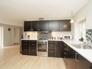 独立别墅 | 私人厨房 | 高脚椅