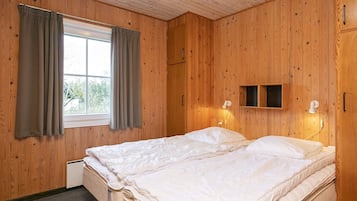 3 bedrooms, individually furnished, cribs/infant beds