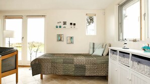 2 Schlafzimmer, Babybetten