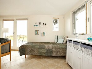 2 bedrooms, cribs/infant beds