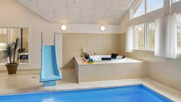 Casa | Alberca | Alberca techada y alberca al aire libre