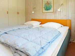 3 bedrooms, cribs/infant beds