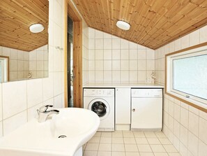 Bathroom - Luxurious Holiday Home in Løkken With Roofed Terrace (Lokken)
