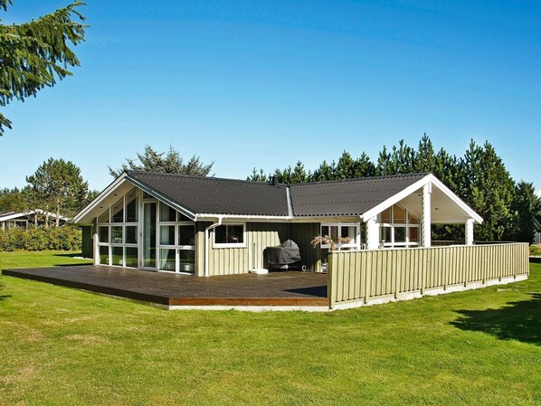 House | Exterior - Luxurious Holiday Home in Løkken With Roofed Terrace (Lokken)