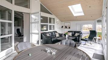 House | Outdoor dining