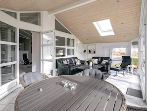 House | Outdoor dining