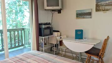 Condo, 1 Bedroom, Smoking, Balcony | 1 bedroom