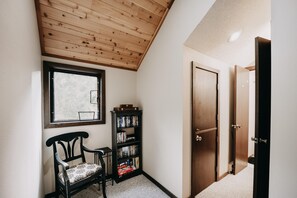 Condo, 2 Bedrooms, Smoking, Balcony | Interior