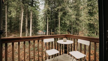 Condo, 2 Bedrooms, Smoking, Balcony | Property grounds