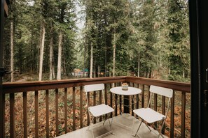 Condo, 2 Bedrooms, Smoking, Balcony | Property grounds