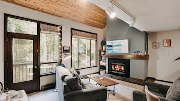 Condo, 2 Bedrooms, Smoking, Balcony | Living room | Fireplace