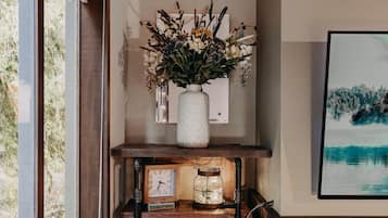 Condo, 2 Bedrooms, Smoking, Balcony | Interior