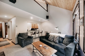 Condo, 2 Bedrooms, Smoking, Balcony | Living room