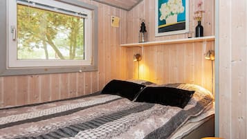 2 bedrooms, individually furnished, cots/infant beds