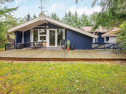 Ravishing Holiday Home in Hemmet near Sea