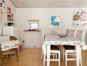 Dining - Beautiful Holiday Home in Glesborg Near Sea (Glesborg)