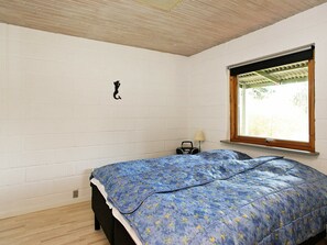 3 bedrooms, cribs/infant beds