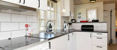 Ferienhaus | Eigene Küche | Kühlschrank, Mikrowelle, Herdplatte, Geschirrspüler