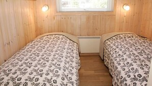 House | 5 bedrooms - 8 Person Holiday Home in Aakirkeby (Akirkeby)