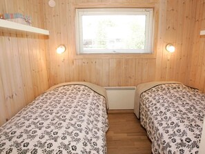 House | 5 bedrooms - 8 Person Holiday Home in Aakirkeby (Akirkeby)