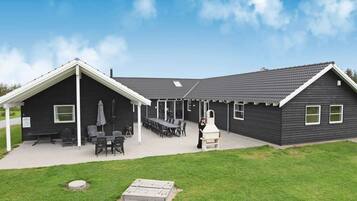 House | Outdoor dining