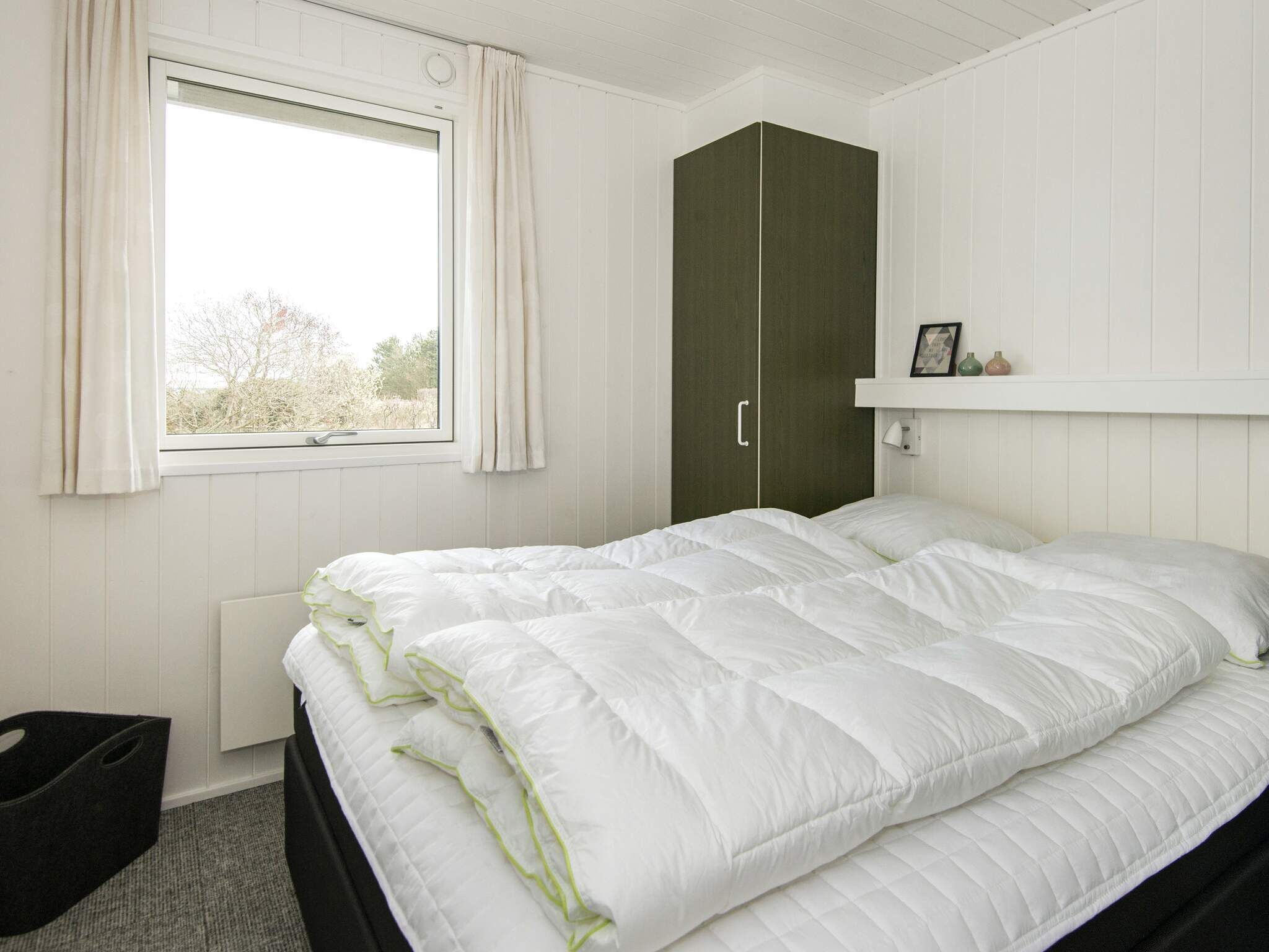 3 bedrooms, cots/infant beds