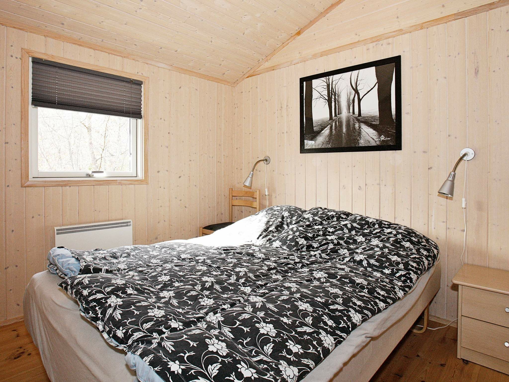 4 bedrooms, cribs/infant beds