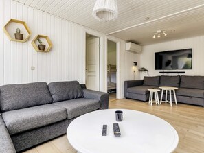 House | Living area - 7 Person Holiday Home in Hals (Hals)