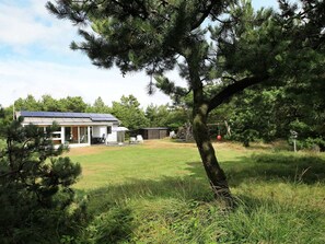 3 bedrooms, cots/infant beds - 5 Person Holiday Home in Vejers Strand (Vejers Strand)