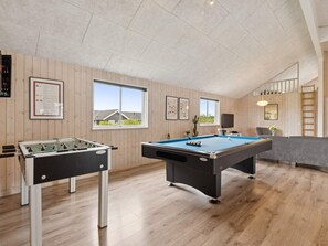 House | Game room