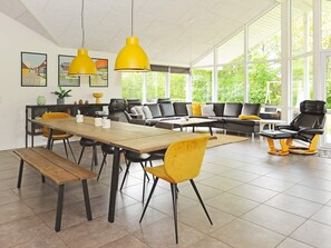 House | Dining - Stylish Retreat by Kvie Lake - By Traum Ferienwohnungen (Ansager)
