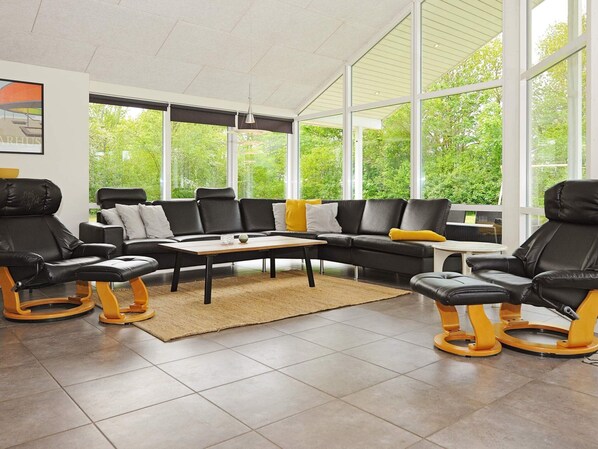 House | Living area - Stylish Retreat by Kvie Lake - By Traum Ferienwohnungen (Ansager)