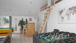 Game room - 16 Person Holiday Home in Romo (Rømø)