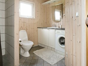 Bathroom - Cozy Holiday Home in Vestervig With Sauna (Vestervig)