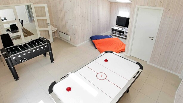 Games room - 10 Person Holiday Home in Blavand (Blavand)