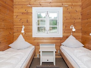 3 Schlafzimmer, Babybetten, individuell eingerichtet