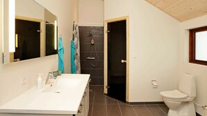 Bathroom - Charming Holiday Home in Blåvand Jutland Near the Beach (Blavand)