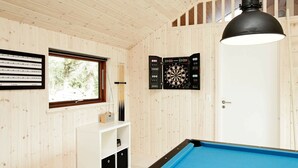 Room - Charming Holiday Home in Blåvand Jutland Near the Beach (Blavand)