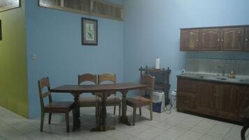 Room, 2 Bedrooms, Smoking | Dining