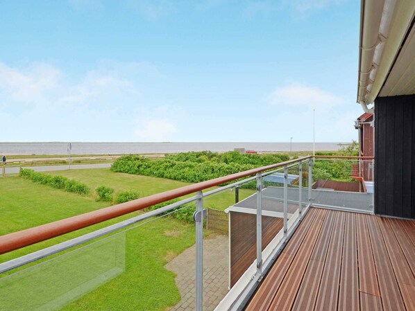 House | Water view