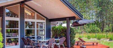 House | Outdoor dining