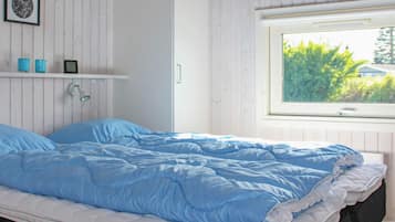 4 bedrooms, bed sheets