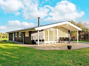 Exterior - Peaceful Holiday Home in Blavand Denmark With Terrace (Blavand)