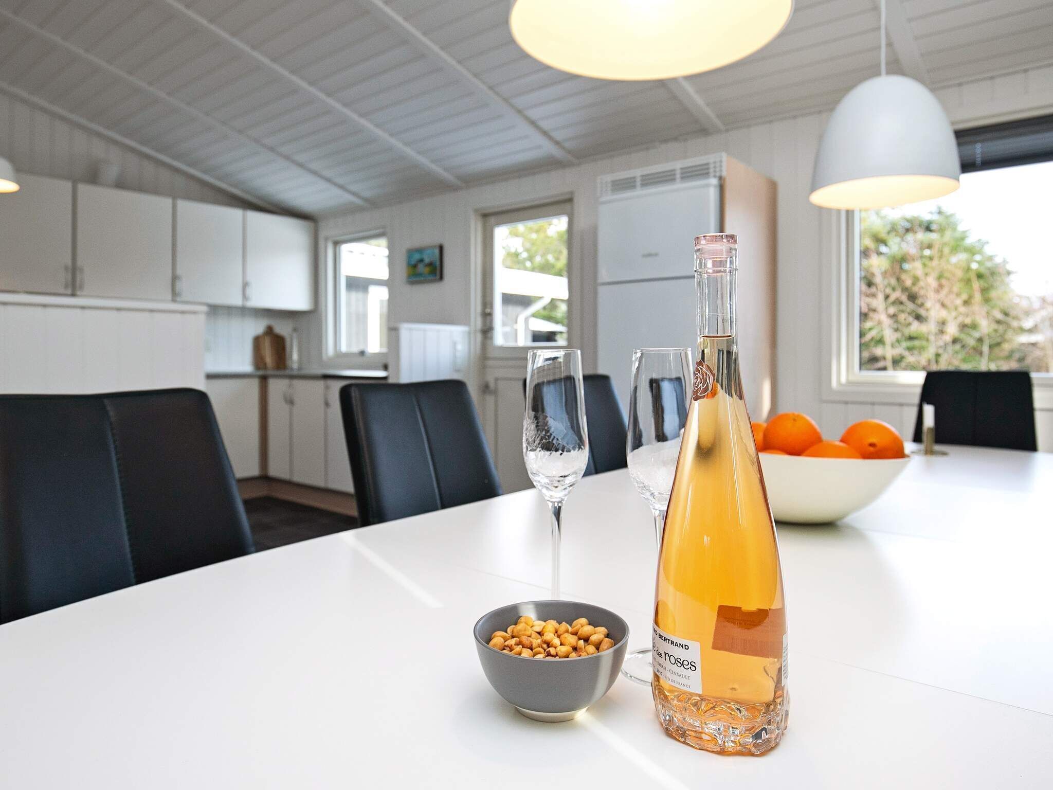 ハウス | 専用キッチン | 冷蔵庫、電子レンジ、コンロ、食器洗い機